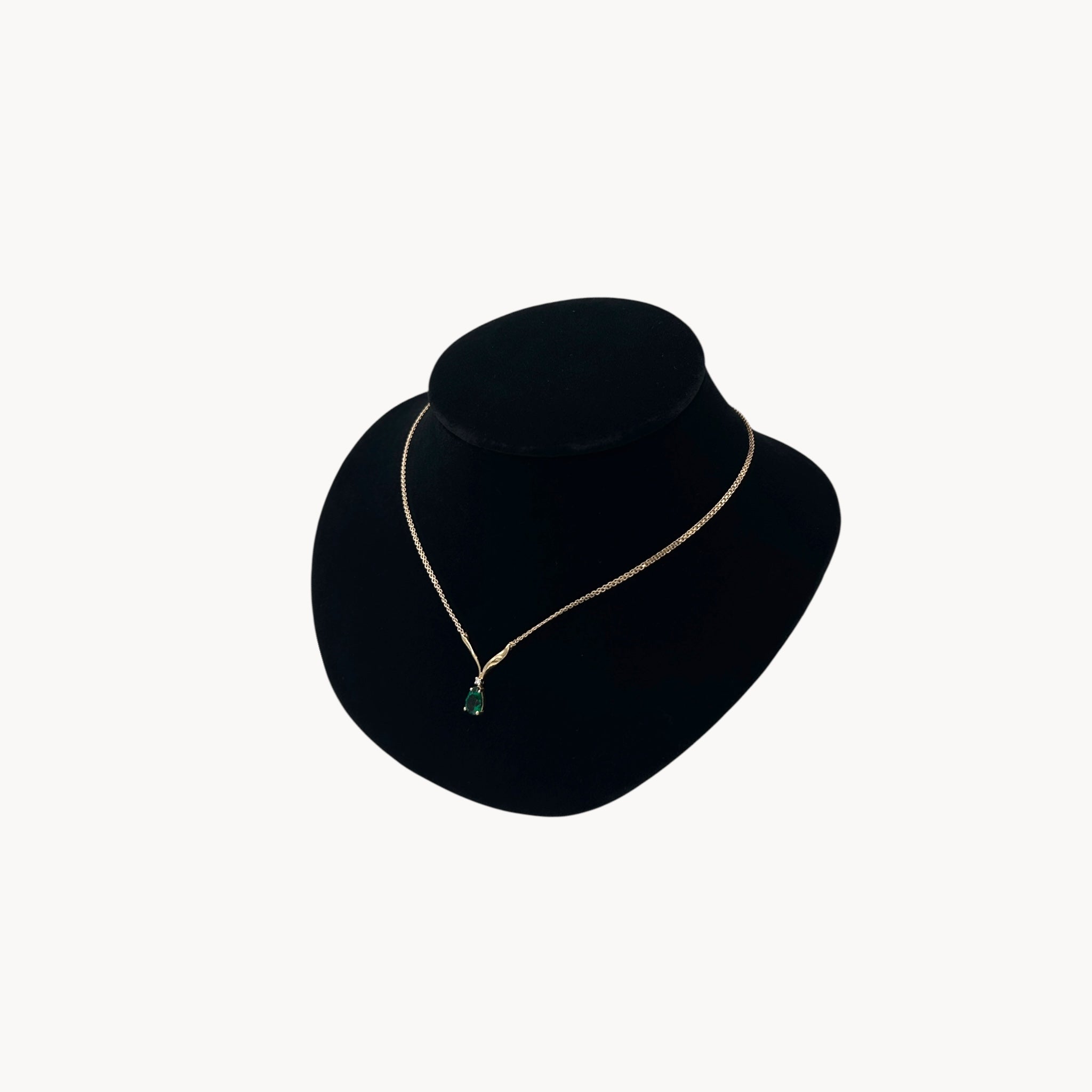 Side view of Vintage 14K yellow gold teardrop green spinel and diamond pendant necklace.
