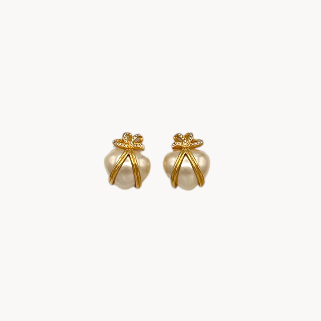 Joan Rivers “Captured Heart” Pearl Heart Pierced Earrings Joan Rivers