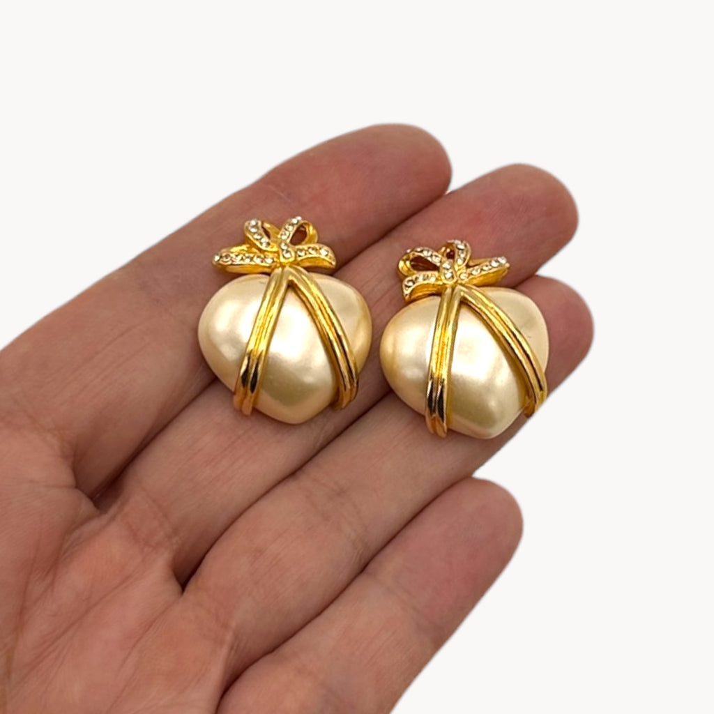 Joan Rivers “Captured Heart” Pearl Heart Pierced Earrings Joan Rivers