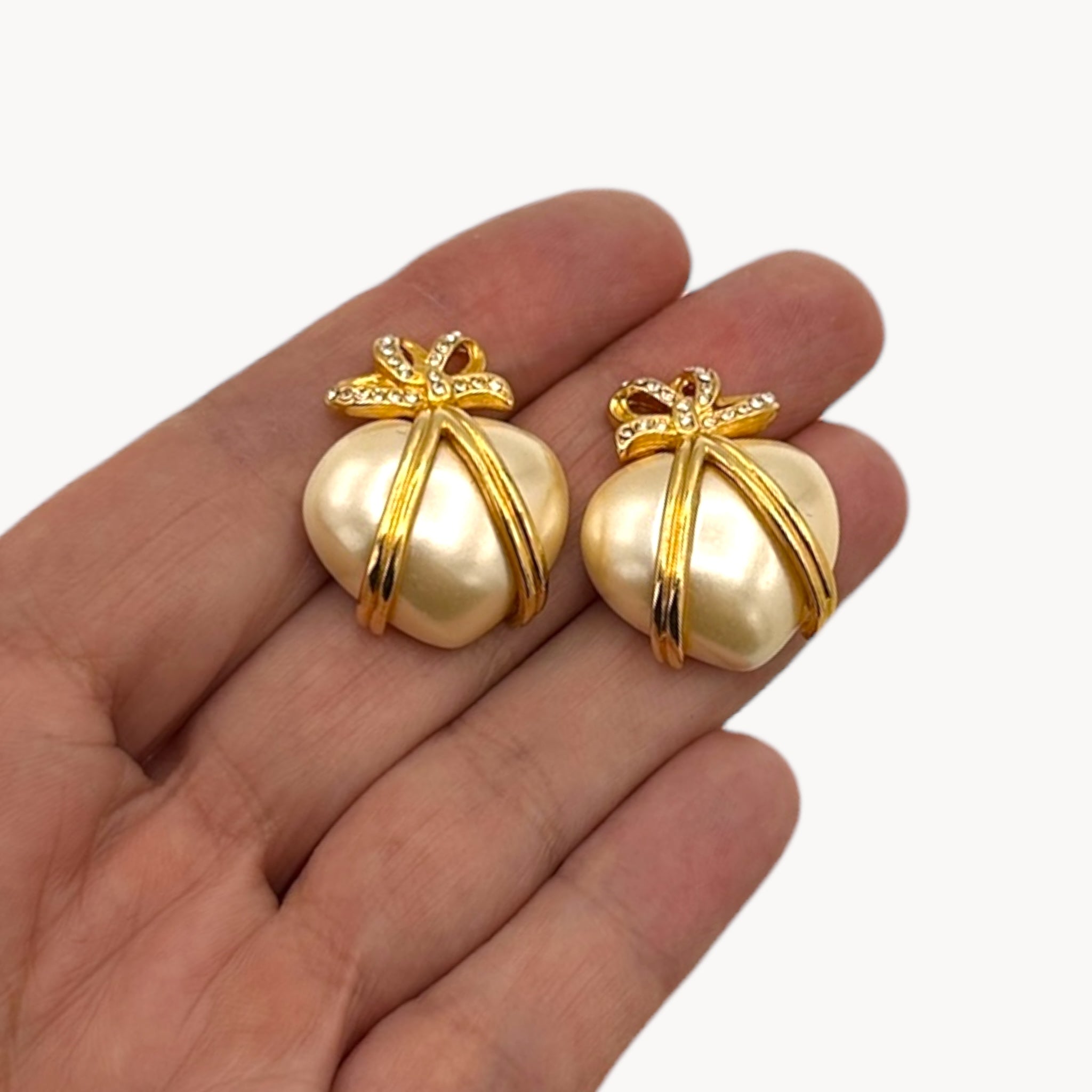 Joan Rivers “Captured Heart” Pearl Heart Pierced Earrings Joan Rivers