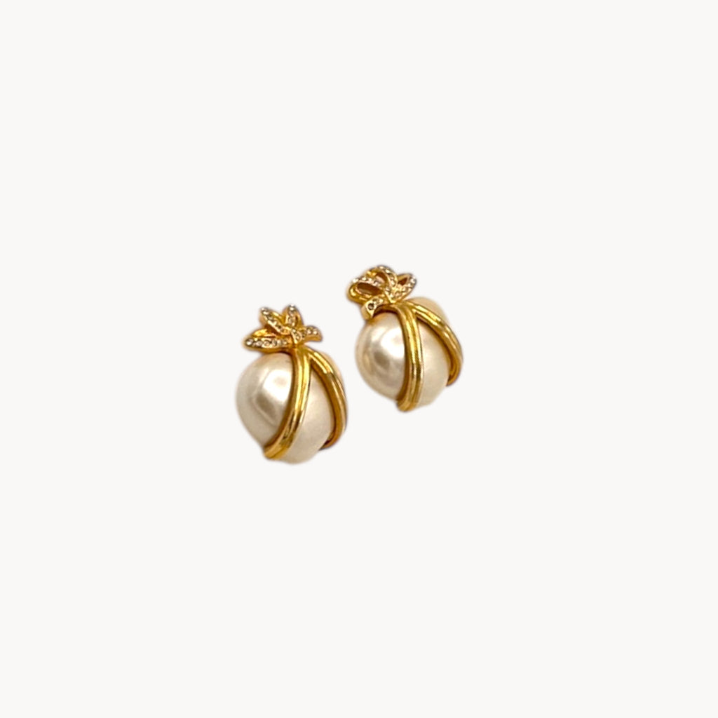 Joan Rivers “Captured Heart” Pearl Heart Pierced Earrings Joan Rivers