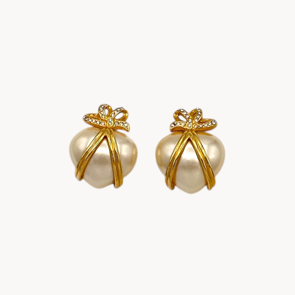 Joan Rivers “Captured Heart” Pearl Heart Pierced Earrings Joan Rivers
