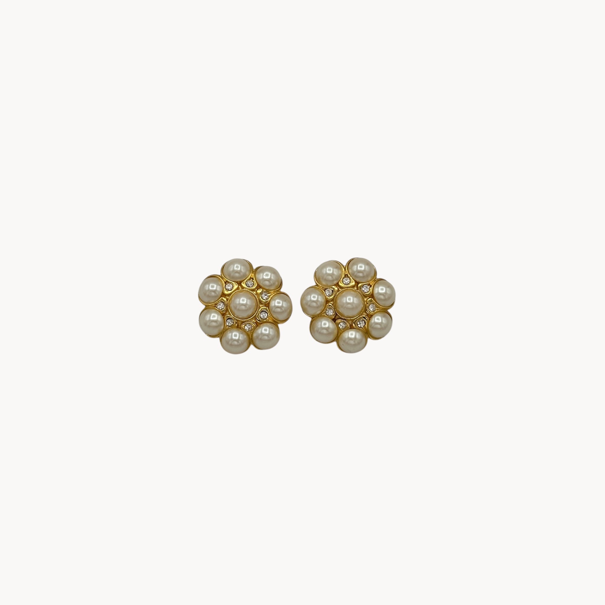 close up Vintage Blanca clip-on earrings with faux pearl cluster and crystal accents in floral design, 1980s–1990s bridal jewelry.