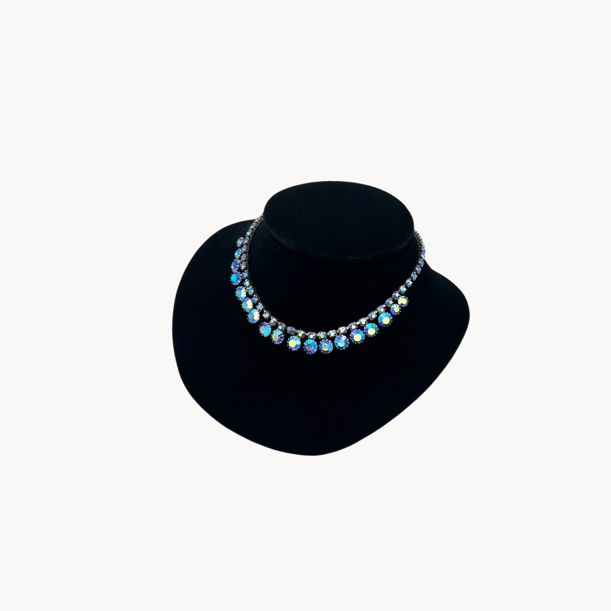 Side view “Vintage unmarked blue aurora borealis rhinestone necklace, 1950s–1960s mid-century bridal jewelry.