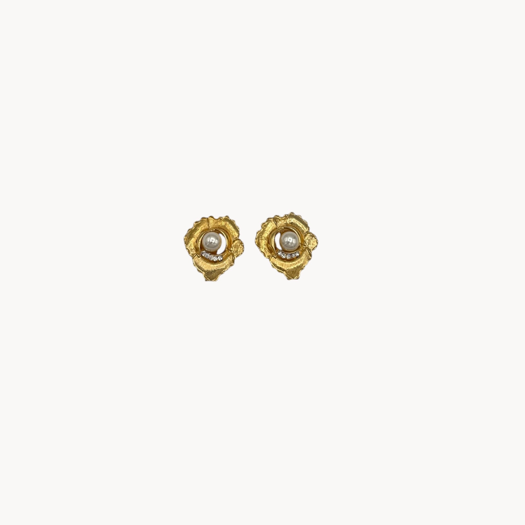 Vintage unmarked clip-on earrings with textured gold-tone floral design, faux pearl center, and crystal accents, 1980s bridal jewelry.