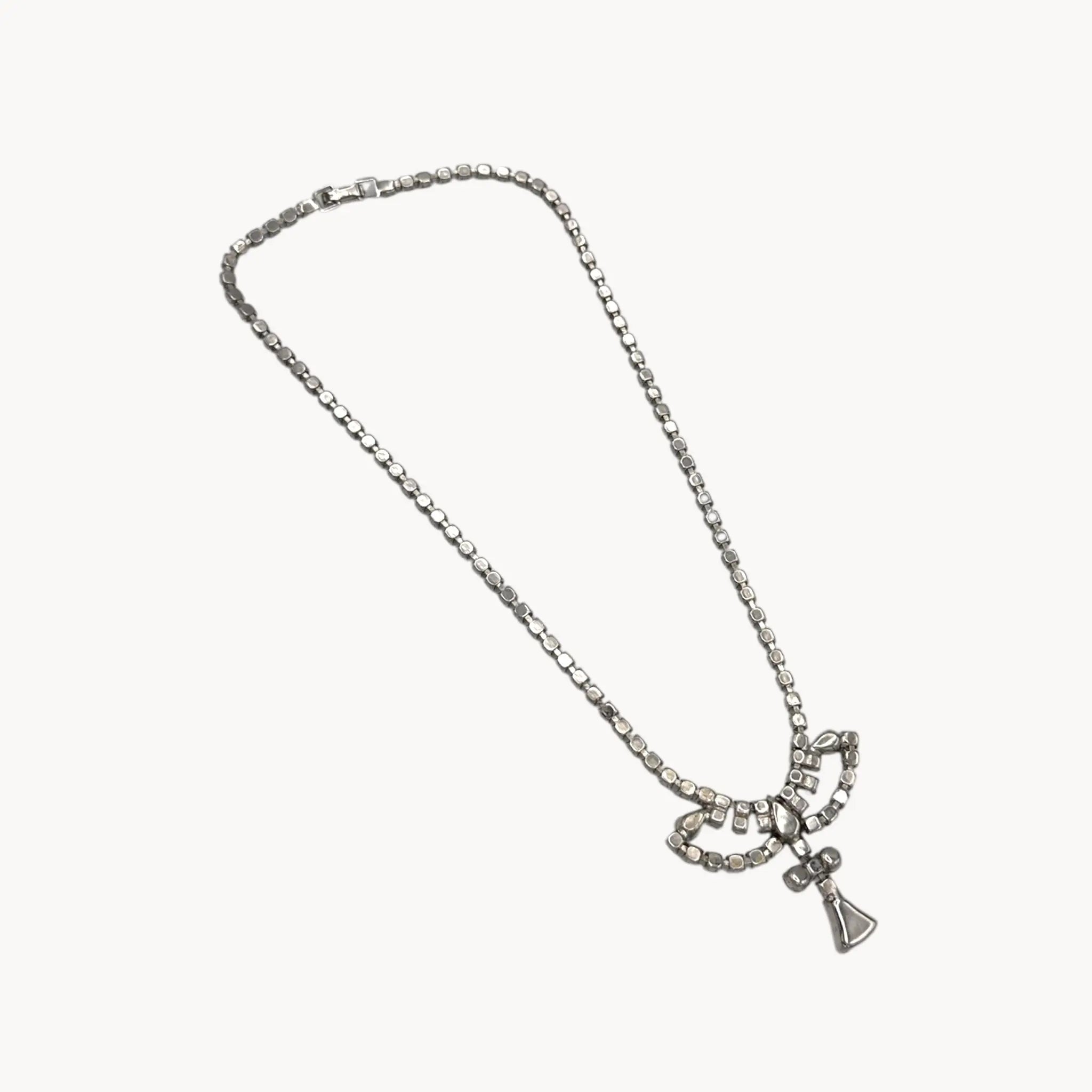 Back view of 1950s Leo Glass rhinestone necklace with bow centerpiece and teardrop pendant, vintage mid-century bridal jewelry.