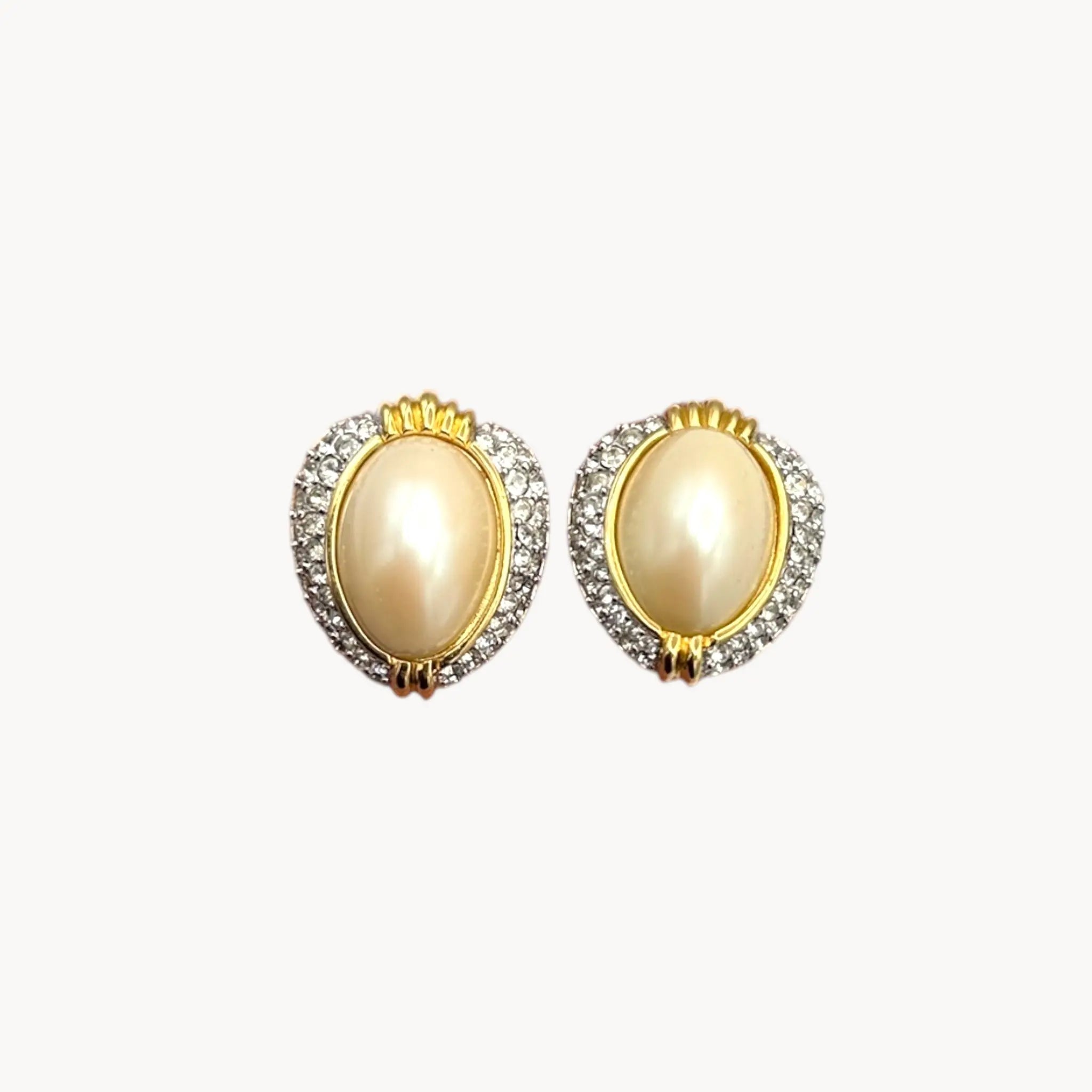 Close up view of fuax pearls of Richelieu gold-tone faux pearl clip-on earrings with rhinestone accents, vintage jewelry on white background.