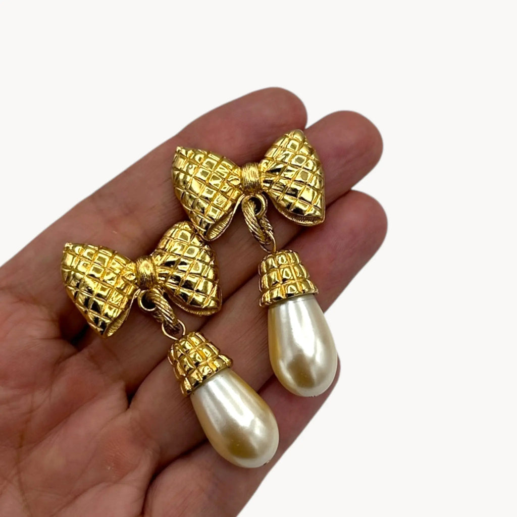 Scale size view Vintage 1980s gold bow earrings with faux pearl drops, unsigned pierced bridal jewelry.